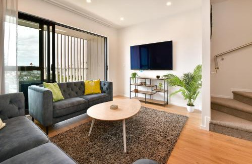 Orewa Casa | Ocean View Retreat - Orewa Beach