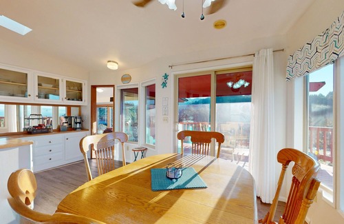 Brookings Cabina | Ocean view retreat with nautical interior, pinball machine, grill, games, & AC
