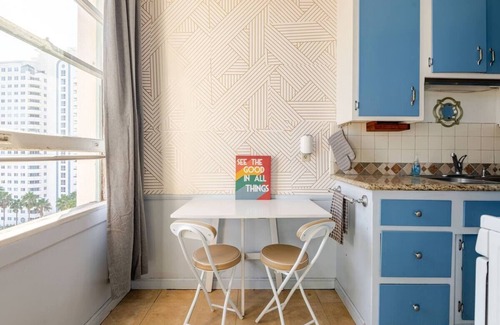 East Village Condominio | Ocean View Retro Studio Walking distance to everything!