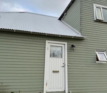 Hafnarfjordur Casa | Ocean view room in urban center