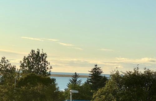 Hafnarfjordur Casa | Ocean view room in urban center