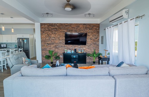 Boca Ciega Apartamento | Ocean view stay with a balcony, private pool, full kitchen, AC, and washer/dryer