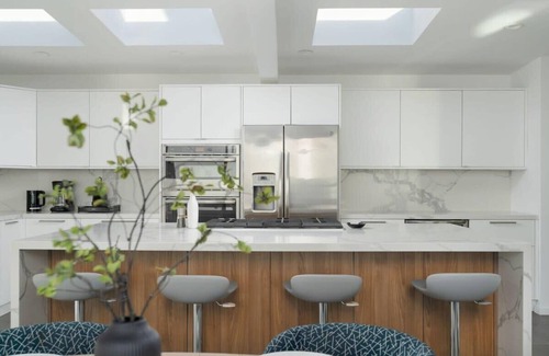 The Strand Casa | Ocean View | Steps to DT Manhattan Beach|King Beds
