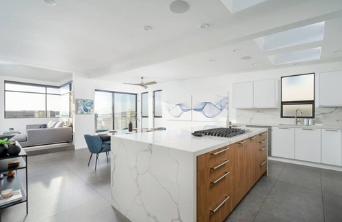 The Strand Casa | Ocean View | Steps to DT Manhattan Beach|King Beds