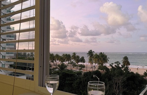 Isla Verde Apartamento | Ocean view studio centrally-located Isla Verde location.