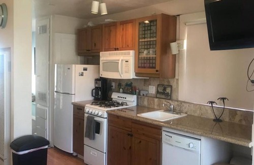 Capitola Apartamento | Ocean view studio in Capitola Village - Location!