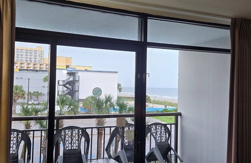 Myrtle Beach Apartamento | Estudio con vista al mar en el OceanFront Landmark Resort con impresionantes instalaciones de agua