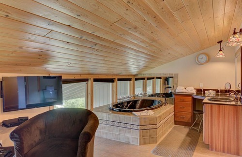 Otter Rock Apartamento | Ocean-View Suite with Jacuzzi Tub | Sleeps 6
