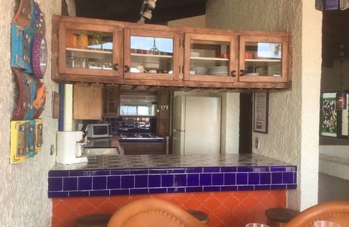 Las Gaviotas Casa | Ocean View Home - Contemporáneo mexicano, galería de arte y comodidades.