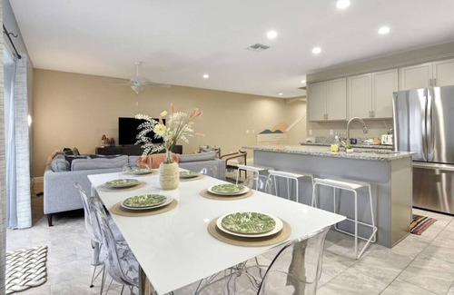 Mcelroys Belleview Casa | OCEAN VIEW | 6 bedrooms, 2 Game rooms, Parking, AC