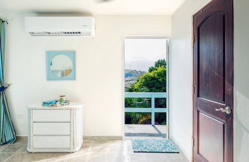 Las Croabas Villa | Impresionante villa con vista al mar con cubierta superior en la azotea - ubicación perfecta (unidad de arriba)