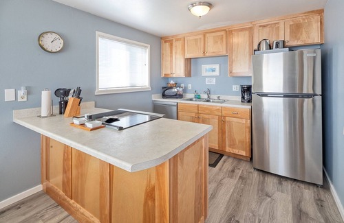 Trinidad Apartamento | 🌊Ocean View Village Condo with Outdoor Sauna, Trails to Fun Beaches & Covered Deck🩴