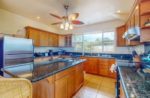 Waikoloa Casa | Ocean-view Waikoloa Village retreat with air conditioning - discounted golf