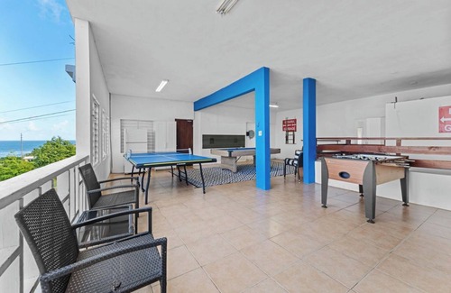 Villa Borinquen Casa | Ocean View & walk 5 min to beach, Pool Table, Ping Pong, Arcade Games 5Bd-4 Bth