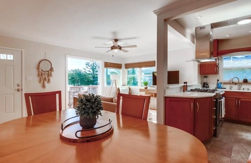 Sunset Cliffs Cabaña | Ocean view! Walk to Sunset Cliffs - Surf - Beach!