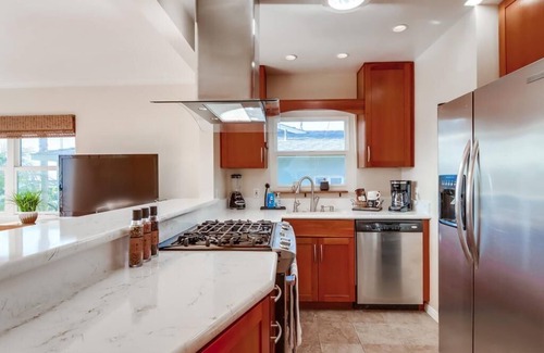 Sunset Cliffs Cabaña | Ocean view! Walk to Sunset Cliffs - Surf - Beach!
