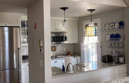 Mashpee Condominio | OCEAN VIEWS & A/C in cozy condo w/upscale finishes!- STEPS TO PRIVATE BEACH