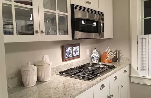 Mashpee Condominio | OCEAN VIEWS & A/C in cozy condo w/upscale finishes!- STEPS TO PRIVATE BEACH