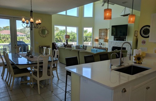 Saint Helena Island Casa | 10% de descuento en septiembre / octubre! Majestic Home, New Floors, Great Beach Views Todos los comentarios de 5 estrellas