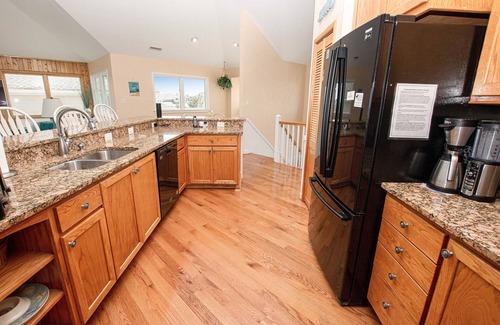 Currituck County Casa | Ocean Views, Den, Community Pools, Close to Beach access, 103, Brigadune-Oceanfront