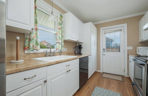 South Nags Head Casa | Ocean Views, Direct Beach Access, Hot Tub, Bring Fido