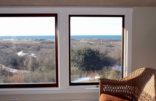 Aquinnah Casa | Vistas al mar: todas las habitaciones: a pie de Ocean Beach, se admiten perros
