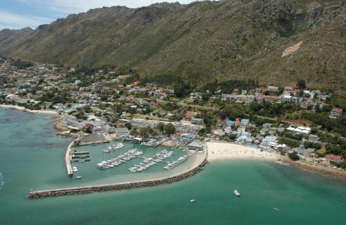 Mountainside Apartamento | 'Ocean Views', Modern, Spacious Home, 3 En-suite Bedrooms