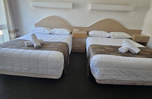 Kalimna Hotel | Ocean Views Motel Lakes Entrance
