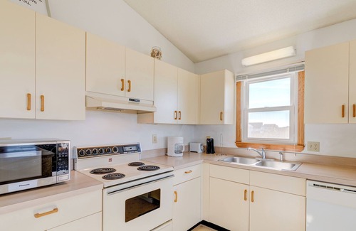 South Nags Head Casa | Ocean Views, Short Stroll to Beach, Bring Fido, Quiet Neighborhood, Perfect for the Family.