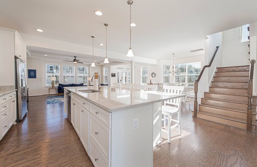Frankford Villa | Brand New Ocean Villa 1. 2 millas de la playa