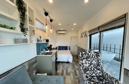 Okinawa Hotel | Ocean Window Room / Nanjo Okinawa