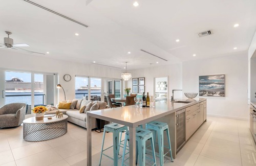 George Town Condominio | Oceana 302 is the epitome of luxury on the amazing shoreline of George Town!