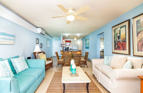 St. Lawrence Gap Apartamento | Oceana Beach Condo - dúplex de 3 camas en la orilla del mar.