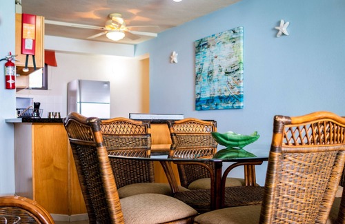 St. Lawrence Gap Apartamento | Oceana Beach Condo - dúplex de 3 camas en la orilla del mar.