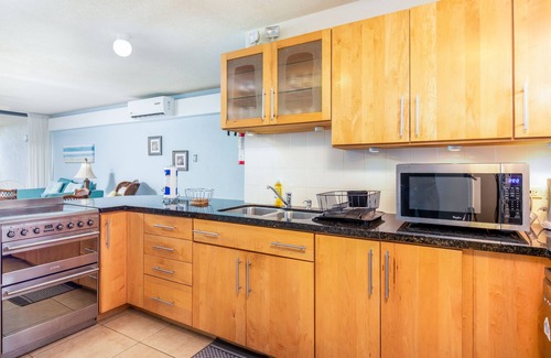 St. Lawrence Gap Apartamento | Oceana Beach Condo - dúplex de 3 camas en la orilla del mar.