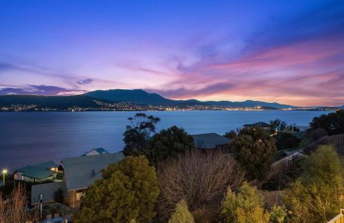 Tranmere Casa | Oceana Escape panoramic views luxury and space