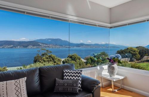 Tranmere Casa | Oceana Escape panoramic views luxury and space