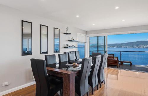Tranmere Casa | Oceana Escape panoramic views luxury and space