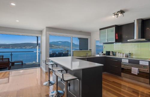 Tranmere Casa | Oceana Escape panoramic views luxury and space