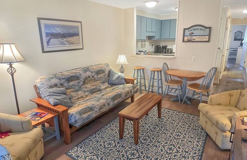 Caine Woods Condominio | OCEANBLOCK North Ocean City condo just steps from the Ocean - Orleans Court 327