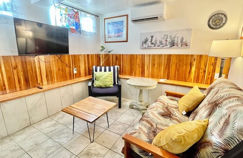 Ewa Casa | OceanFront one bedroom. Free parking, WiFi
