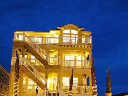 Kill Devil Hills Casa | OCEANFRONT, 18 BRs, ELEV, Theater, Rec Room, Poolside Bar, Luxury, EP204, Grande Ritz Carolina