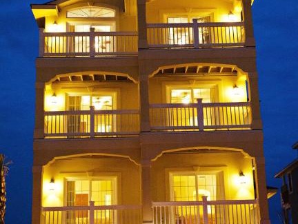 Kill Devil Hills Casa | OCEANFRONT, 18 BRs, ELEV, Theater, Rec Room, Poolside Bar, Luxury, EP204, Grande Ritz Carolina