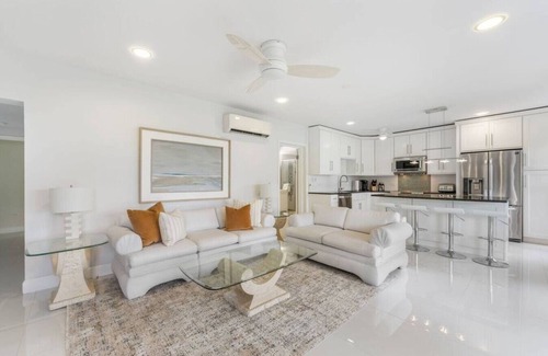 Seven Mile Beach Apartamento | Oceanfront 1st Floor w Views | 7mb | 3 Beds | Pool