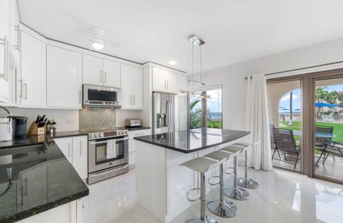 Seven Mile Beach Apartamento | Oceanfront 1st Floor w Views | 7mb | 3 Beds | Pool