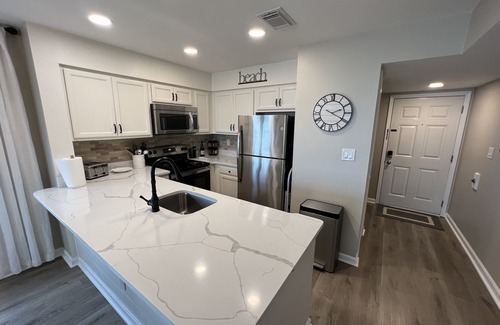 Surfside Beach Condominio | OCEANFRONT 2 BD, 2.5 BTH in SURFSIDE!