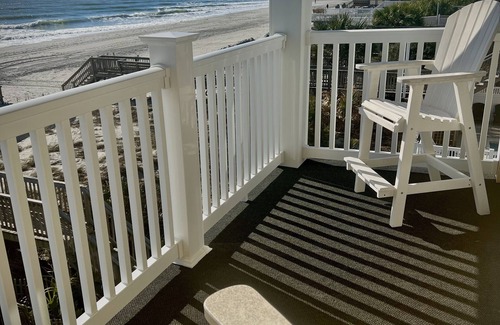 Surfside Beach Condominio | OCEANFRONT 2 BD, 2.5 BTH in SURFSIDE!