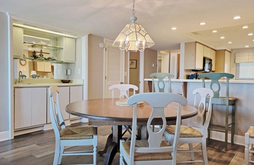 Litchfield by the Sea Condominio | Oceanfront 2-story condo, direct ocean view, 2 balconies, 2 king beds, pool