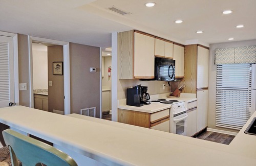 Litchfield by the Sea Condominio | Oceanfront 2-story condo, direct ocean view, 2 balconies, 2 king beds, pool