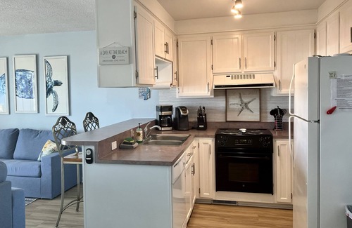 North Carolina Coast Condominio | 🧜‍♀️Oceanfront 2BR 2Bath condo, private beach access, perfect location!🧜‍♀️